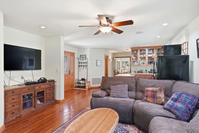 432 Arnold Way, Alpine, CA 91901