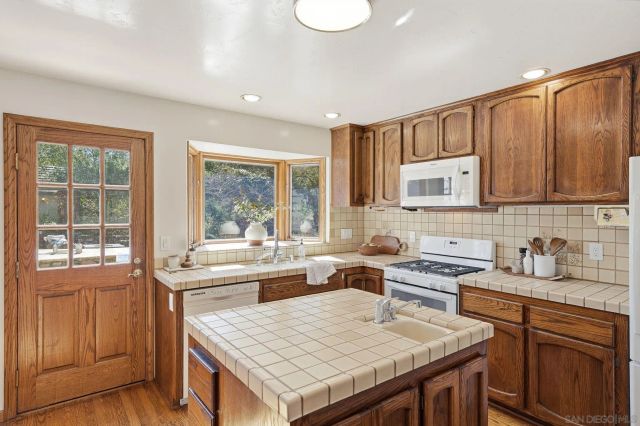 432 Arnold Way, Alpine, CA 91901