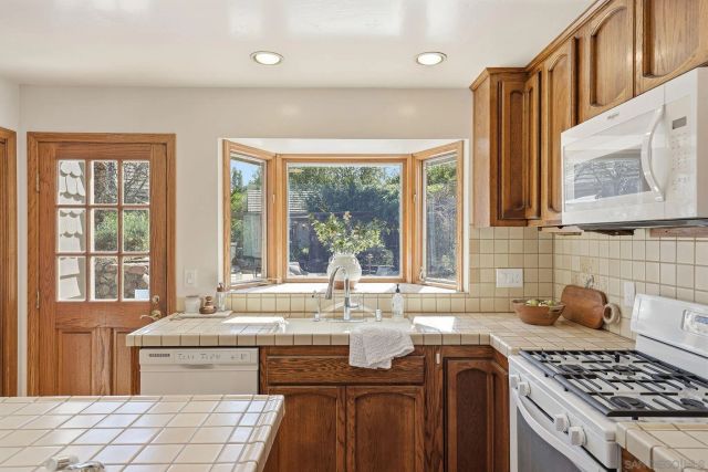 432 Arnold Way, Alpine, CA 91901