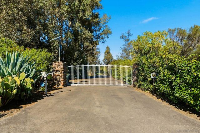 432 Arnold Way, Alpine, CA 91901