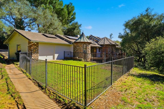 432 Arnold Way, Alpine, CA 91901