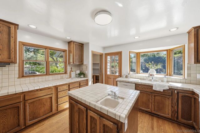 432 Arnold Way, Alpine, CA 91901