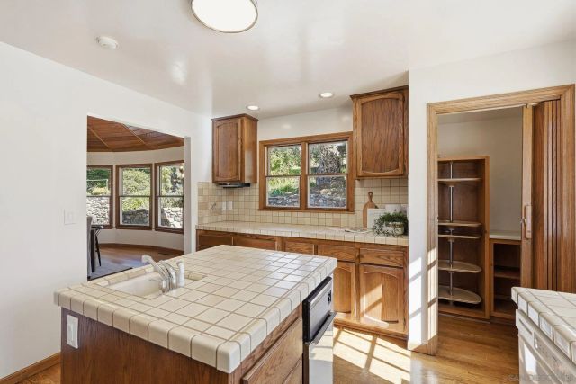 432 Arnold Way, Alpine, CA 91901