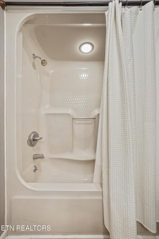 101 Hooper Court, Oak Ridge, TN 37830