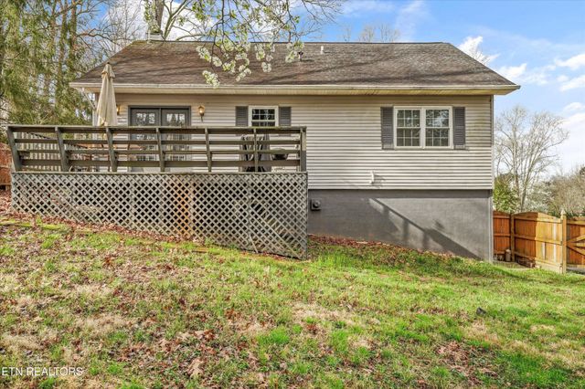 101 Hooper Court, Oak Ridge, TN 37830