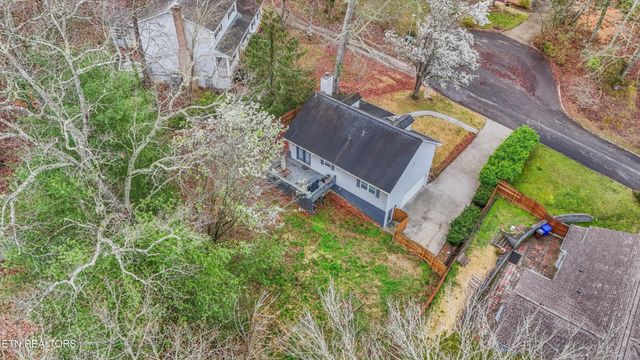 101 Hooper Court, Oak Ridge, TN 37830