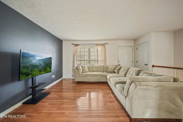 101 Hooper Court, Oak Ridge, TN 37830