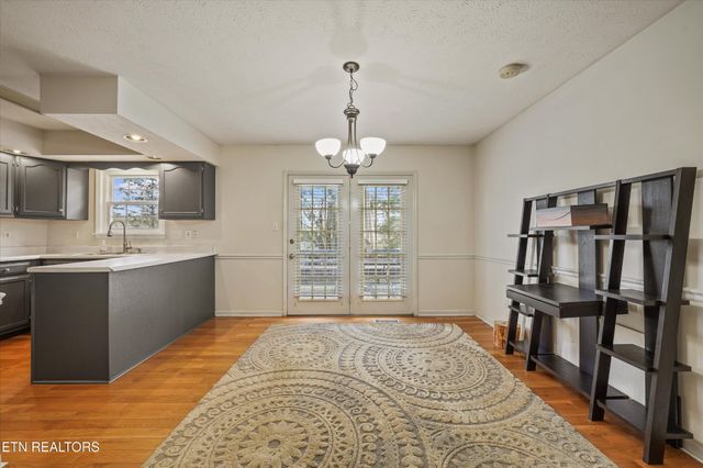 101 Hooper Court, Oak Ridge, TN 37830