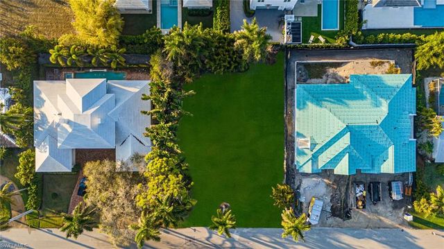 400 Wedge DR, Naples, FL 34103