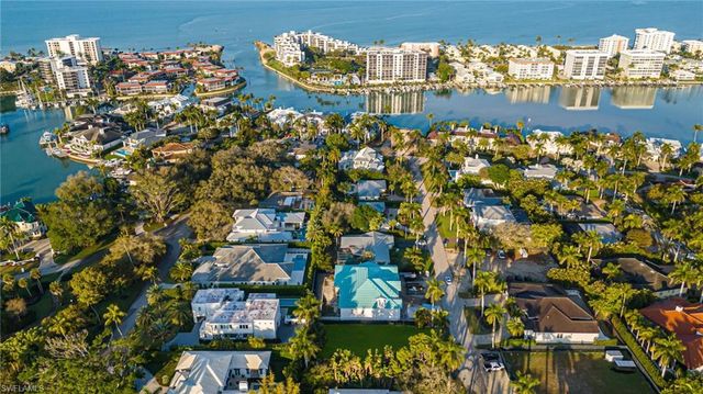 400 Wedge DR, Naples, FL 34103