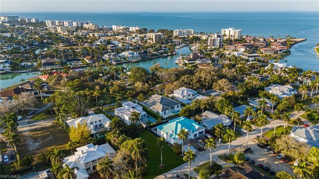 400 Wedge DR, Naples, FL 34103