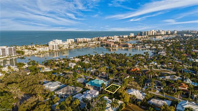 400 Wedge DR, Naples, FL 34103