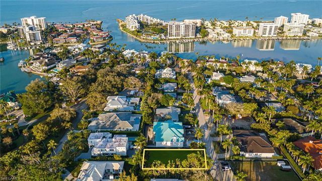 400 Wedge DR, Naples, FL 34103