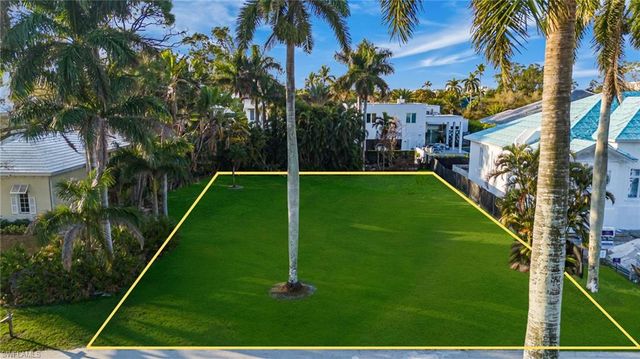 400 Wedge DR, Naples, FL 34103