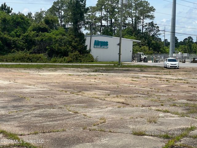 Denny Avenue, Pascagoula, MS 39581