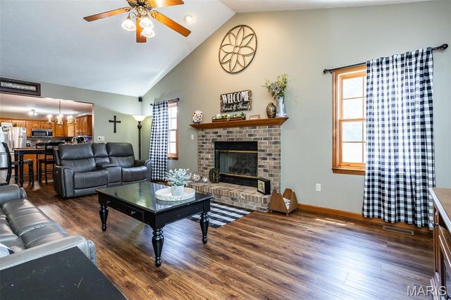 1729 Seminole Lane, Godfrey, IL 62035