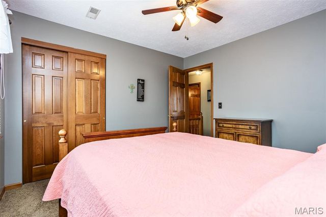 1729 Seminole Lane, Godfrey, IL 62035