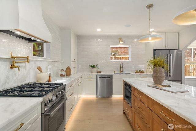 1919 E Eaton Place, Seattle, WA 98112