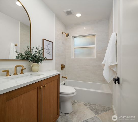 1919 E Eaton Place, Seattle, WA 98112