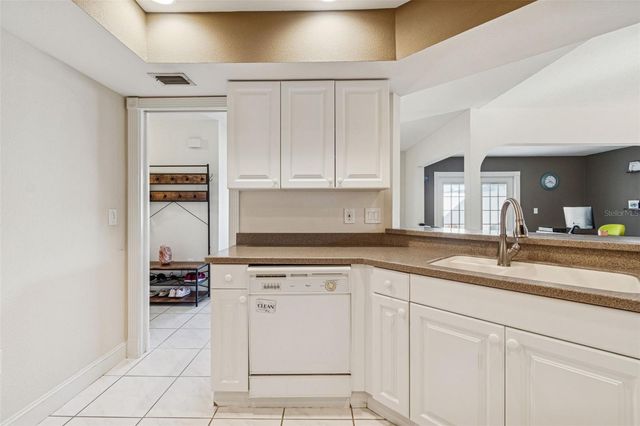 4181 CENTER POINTE CIRCLE 91B, Sarasota, FL 34233