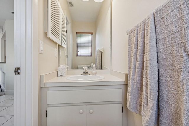 4181 CENTER POINTE CIRCLE 91B, Sarasota, FL 34233