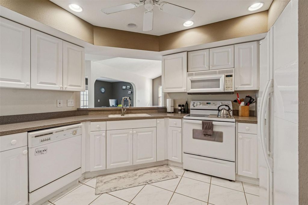 Image 14 of property listing at 4181 CENTER POINTE CIRCLE 91B, Sarasota, FL 34233