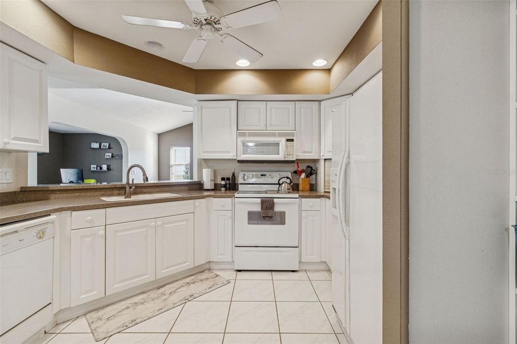 Image 15 of property listing at 4181 CENTER POINTE CIRCLE 91B, Sarasota, FL 34233
