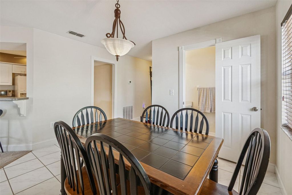 Image 20 of property listing at 4181 CENTER POINTE CIRCLE 91B, Sarasota, FL 34233