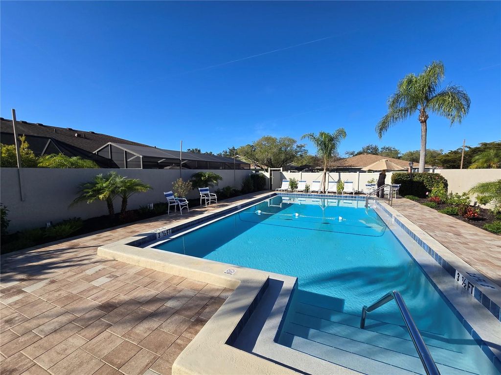 Image 45 of property listing at 4181 CENTER POINTE CIRCLE 91B, Sarasota, FL 34233