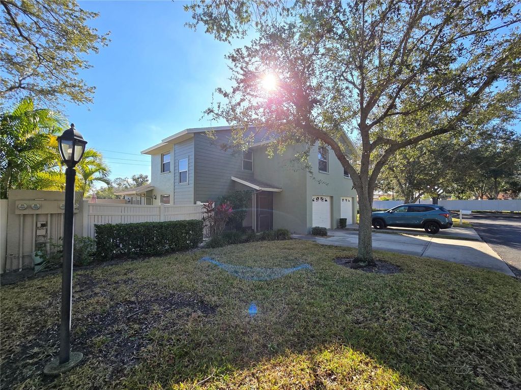 Image 47 of property listing at 4181 CENTER POINTE CIRCLE 91B, Sarasota, FL 34233