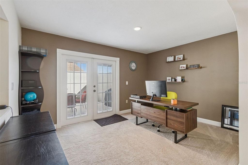 Image 9 of property listing at 4181 CENTER POINTE CIRCLE 91B, Sarasota, FL 34233