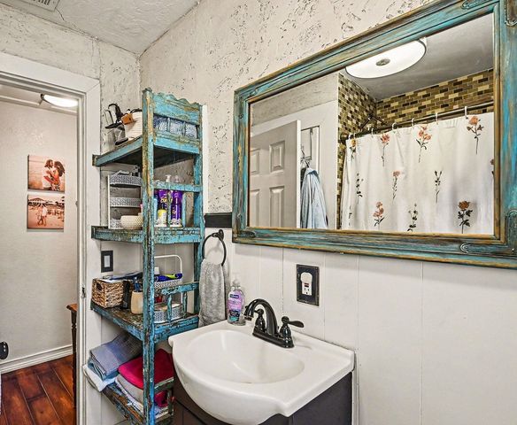 629 Alameda Road, Azle, TX 76020