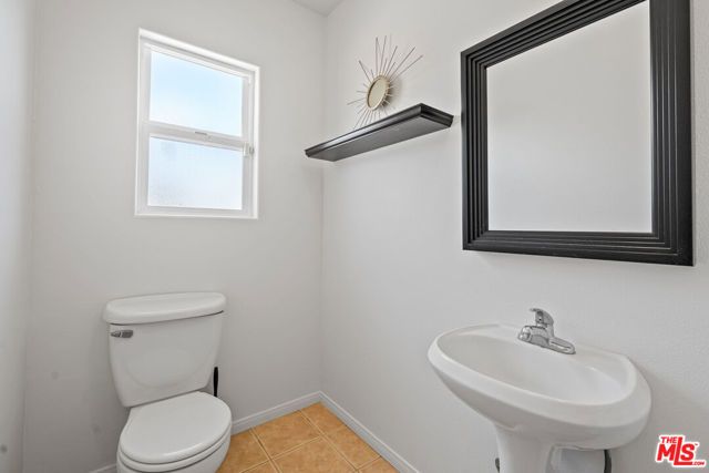 1142 S Windsor Boulevard, Los Angeles, CA 90019