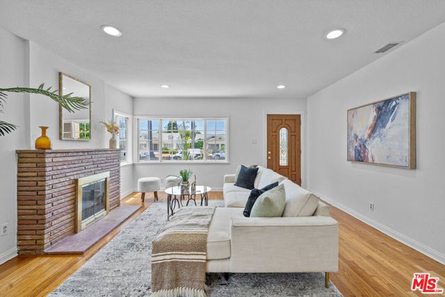1142 S Windsor Boulevard, Los Angeles, CA 90019