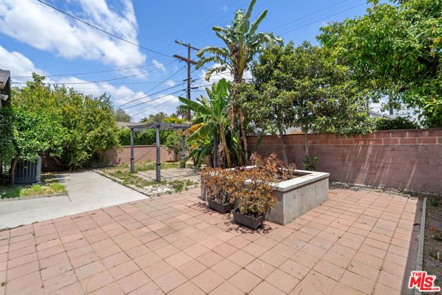 1142 S Windsor Boulevard, Los Angeles, CA 90019