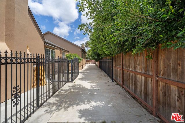 1142 S Windsor Boulevard, Los Angeles, CA 90019