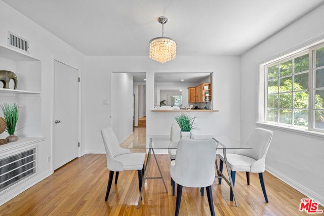 1142 S Windsor Boulevard, Los Angeles, CA 90019