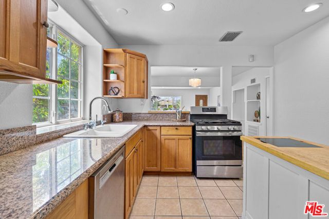 1142 S Windsor Boulevard, Los Angeles, CA 90019