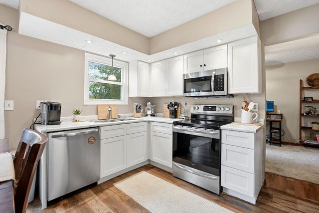 2402 Clover Blossom Court, Grove City, OH 43123