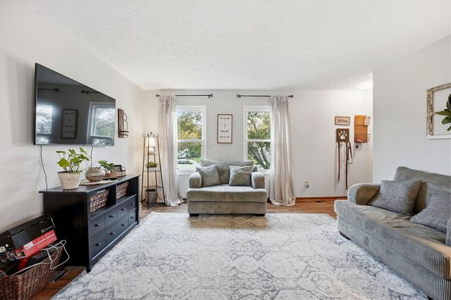 2402 Clover Blossom Court, Grove City, OH 43123