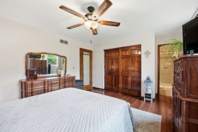 2402 Clover Blossom Court, Grove City, OH 43123