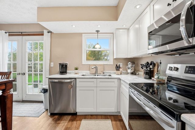 2402 Clover Blossom Court, Grove City, OH 43123