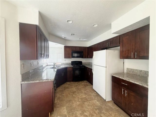 2126 Mark Avenue, Palmdale, CA 93550