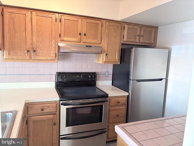 9711 LAKE SHORE DR, Montgomery Village, MD 20886