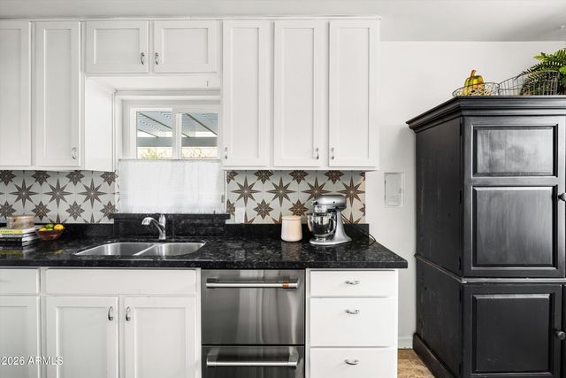 537 W VIRGINIA Avenue, Phoenix, AZ 85003