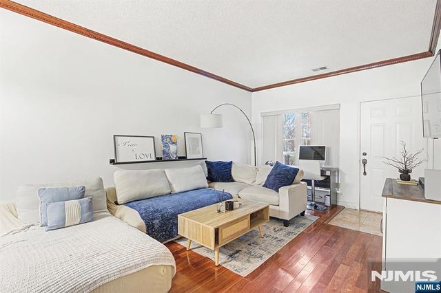 111 Cottonwood Street, Jersey City, NJ 07305
