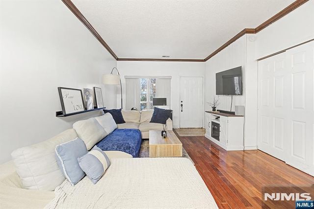 111 Cottonwood Street, Jersey City, NJ 07305