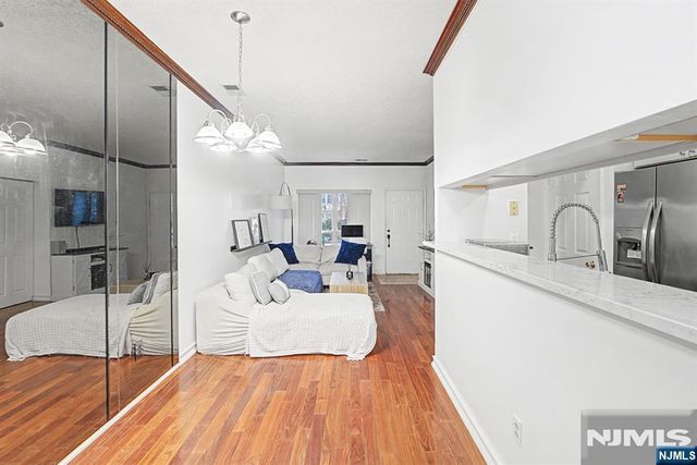 111 Cottonwood Street, Jersey City, NJ 07305