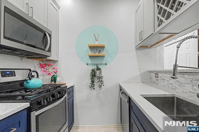 111 Cottonwood Street, Jersey City, NJ 07305