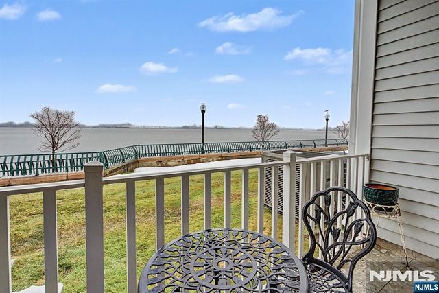 111 Cottonwood Street, Jersey City, NJ 07305